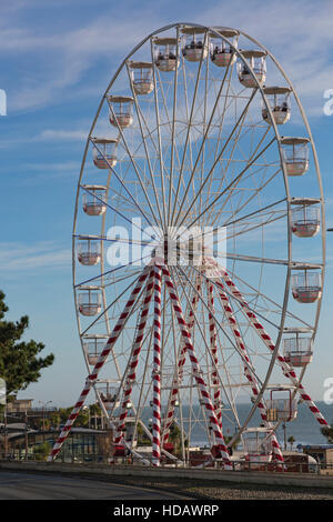 Bournemouth, Dorset, UK 11. Dezember 2016. Riesenrad kommt bei Bournemouth Küste in Dezember bereit für Weihnachten an einem schönen sonnigen Tag. Bildnachweis: Carolyn Jenkins/Alamy Live-Nachrichten Stockfoto