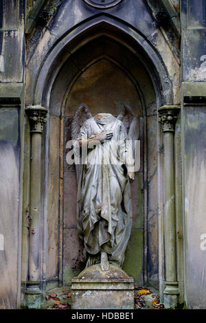 Eine enthaupteten Statue eines Engels in dem Südwestkirchhof Stahnsdorf (Südwesten Stahnsdorf Friedhof) in der Nähe von Berlin Stockfoto