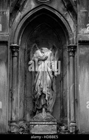 Eine enthaupteten Statue auf dem Südwestkirchhof Stahnsdorf (Südwesten Stahnsdorf Friedhof) in der Nähe von Berlin Stockfoto