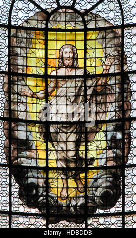 Glasfenster in der Kirche Sainte Sulpice, Paris, Darstellung Jesu Christi Stockfoto