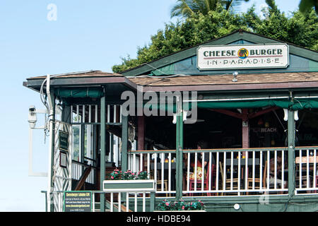 Cheeseburger im Paradies Open air Restaurant Lahaina Maui Hawaii USA Stockfoto