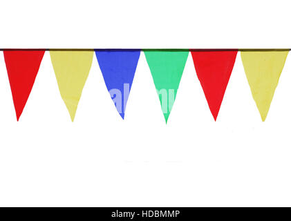 Multi farbige dreieckigen Flaggen hängen isoliert. Stockfoto