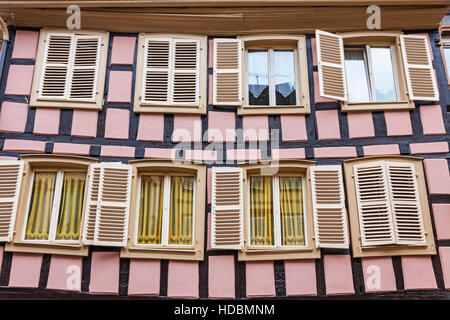 Alte traditionelle bunte Fachwerkhäuser in der Stadt Colmar, Elsass, Frankreich Stockfoto