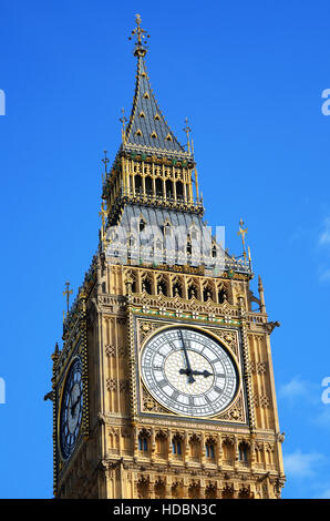 Big Ben ist der Spitzname für die große Glocke der Uhr am nördlichen Ende der Palast von Westminster, in der Elizabeth Tower, London, UK. Vor der Arbeit Stockfoto