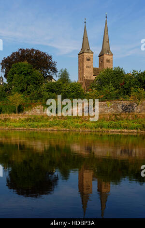 Anzeigen von Höxter mit Weser und der lutherischen Kirche St. Kilian, Nordrhein-Westfalen, Deutschland Stockfoto