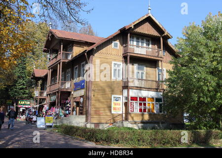 KRYNICA ZDRÓJ, POLEN - 13. OKTOBER 2016. Alten berühmten Souvenir-Shop in der historischen Stadt Zentrum von Krynica Zdroj. Stockfoto