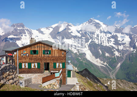 Edelweisshut auf Mt Edelweiss-Spitze, Grossglockner Mountain-Hochalpenstraße, Nationalpark Hohe Tauern, Salzburg, Österreich Stockfoto