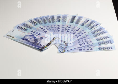 NT-Dollar in ein Fan auf weißem Hintergrund Stockfoto