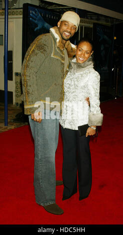 Will Smith und Ehefrau Jada Pinkett-Smith, posieren bei der Weltpremiere von Gothika im Mann Village Theater in Los Angeles auf Donnerstag, 13. November 2003.   Bildnachweis: Francis Specker Stockfoto