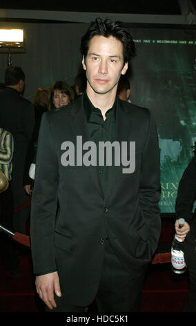 Schauspieler Keanu Reeves bei der Weltpremiere des Films Matrix Revolutions in der Disney Concert Hall in Los Angeles am Montag, 27. Oktober 2003.   Bildnachweis: Francis Specker Stockfoto