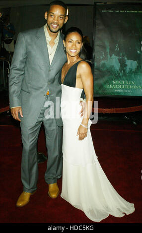 Will Smith und Ehefrau Jada Pinkett Smith bei der Weltpremiere des Films Matrix Revolutions in der Disney Concert Hall in Los Angeles am Montag, 27. Oktober 2003.   Bildnachweis: Francis Specker Stockfoto