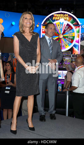 Vanna White erhält die Schlüssel der Stadt von Las Vegasat G2E zu Ehren der IGT Wheel of Fortune Slots 20. Jubiläum mit: Vanna White wo: Las Vegas, Nevada, Vereinigte Staaten, wann: 27 September 2016 Stockfoto