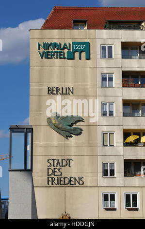 Plattenbau, Spreeufer, Nikolaiviertel, Mitte, Berlin, Deutschland Stockfoto