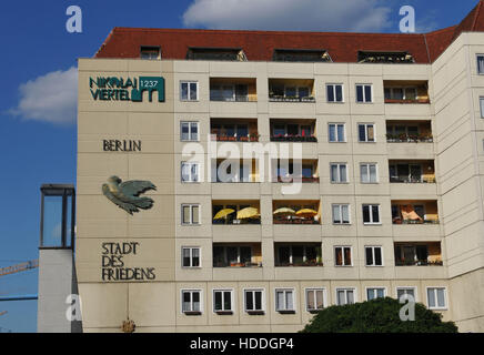 Plattenbau, Spreeufer, Nikolaiviertel, Mitte, Berlin, Deutschland Stockfoto