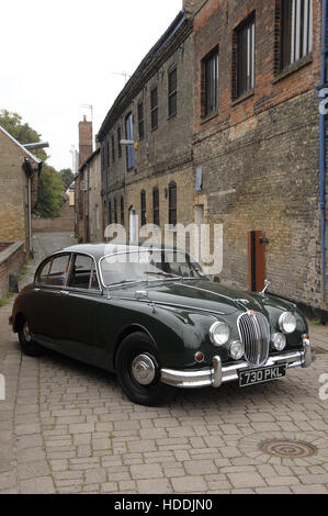 Jaguar Mk2 Auto im Zeitraum urbane Lage Stockfoto