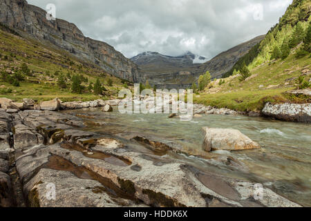 Herbstnachmittag im Ordesa y Monte Perdido Nationalpark Pyrenäen, Spanien. Stockfoto