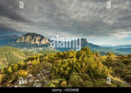 Herbstnachmittag in Pyrenäen in der Nähe von Tella, Huesca, Aragon, Spanien. Stockfoto