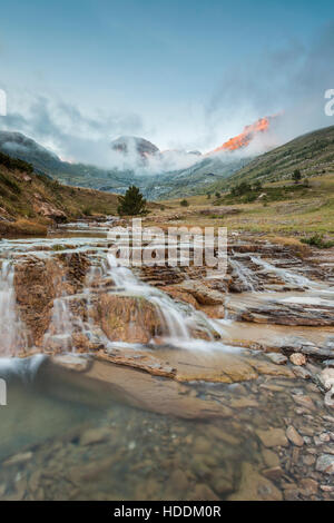 Herbstnachmittag in Aisa Tal, Huesca, Aragon, Spanien. Pyrenäen. Stockfoto