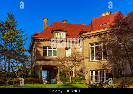 Portland, Oregon, USA - 25. Februar 2016: 1909 erbaute Pittock Mansion ist ein Stil der französischen Renaissance-Schloss in den westlichen Hügeln von Portla Stockfoto