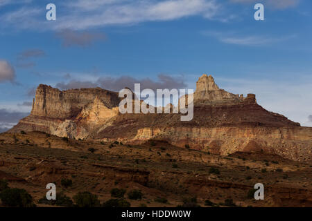 Türme von Sandstein-Formationen an den Tempel-Waschanlagen Bergen in San Rafael Reef 18. Oktober 2015 in Utah. Stockfoto