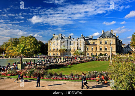 Der Luxembourg-Palast (Palais du Luxembourg) und Garten (Jardin du Luxembourg), im 6. Arrondissement von Paris. Stockfoto