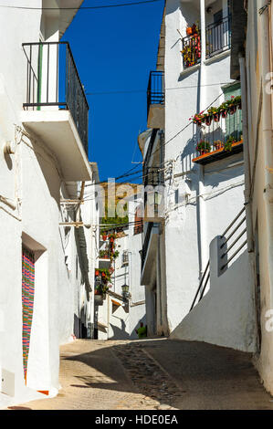 Spur in das weiße Dorf Trevélez, Andalusien, Spanien Stockfoto