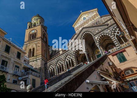 Die 9thC Duomo di Amalfi an der Amalfiküste, Salerno, Kampanien, Süditalien. Stockfoto