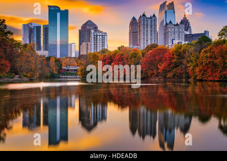 Skyline von Atlanta, Georgia, USA Piedmont Park im Herbst. Stockfoto