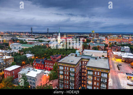 Savannah, Georgia, USA downtown in der Abenddämmerung. Stockfoto