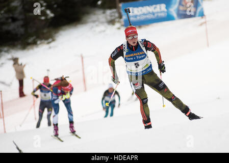 Pokljuka, Slowenien. 10. Dezember 2016. Franziska Hildebrand von Deutschland auf dem Golfplatz in 10 km Verfolgung der Frauen beim Biathlon-Weltcup-Rennen in Pokljuka. © Rok Rakun/Pacific Press/Alamy Live-Nachrichten Stockfoto