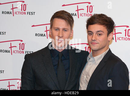 Roma, Italien. 10. Dezember 2016. Dustin Lance Black und Tom Daley während den roten Teppich der "Wenn wir Rise" © Andrea Bracaglia/Pacific Press/Alamy Live News Stockfoto