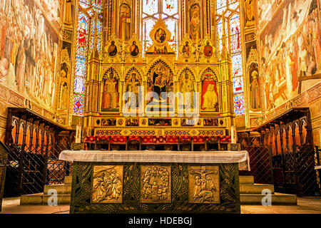 Altar der Basilika Santa Croce in Florenz Italien Stockfoto