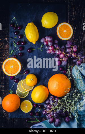 Orange Zitrone Traube Kirschenfrucht Beere Saison Stockfoto