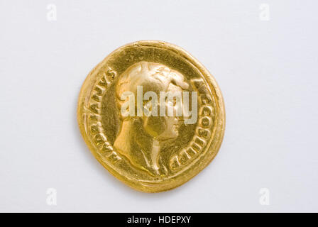 Römische Goldmünze des Kaisers Hadrian Stockfoto