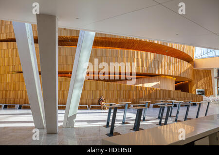 Foyer des Opernhauses in Oslo. High-Tech-Innenraum. Stockfoto