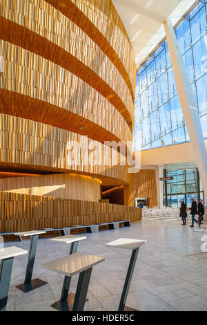 Foyer des Opernhauses in Oslo. High-Tech-Innenraum. Stockfoto