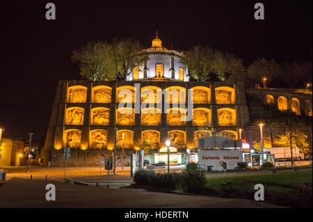 Mosteiro da Serra Pilar, Kloster, 1537, jetzt Kaserne Vila Nova De Gaia, Porto (Oporto), Portugal in der Nacht mit-Automaten Snack Stockfoto