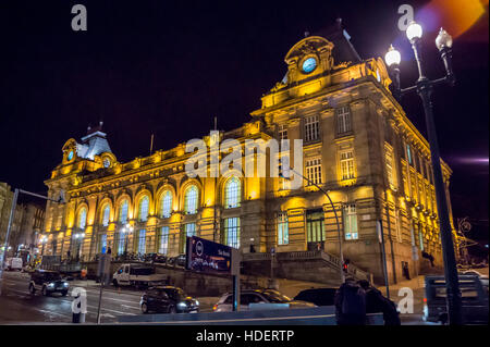 Sao Bento Bahnhof, 1905 und 1916 von José da Silva, Azulejo Dachplatten von Jorge Colaço, Praça Almeida Garrett Porto Portugal Stockfoto