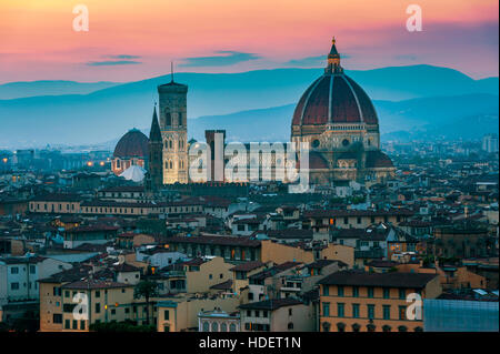 Dom in Florenz Italien bei Sonnenuntergang Stockfoto