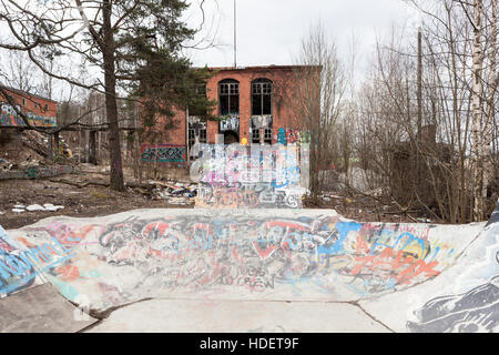 Kleinen selbstgebauten Skatepark Stockfoto