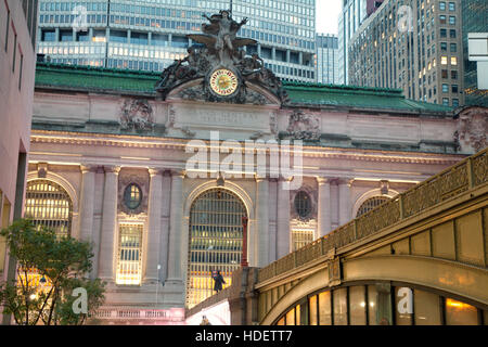 Grand Central station außen 42nd Street, Manhattan, New York City, Vereinigte Staaten von Amerika. Stockfoto