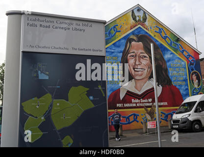 Belfast Falls Rd Rebublican Bobby Sands Wandbild und Carnegie-Bibliothek Stockfoto