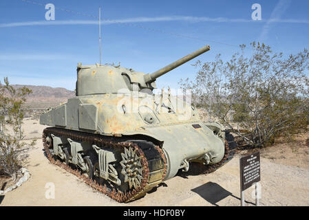 CHIRIACO Gipfel, CA - 10. Dezember 2016: Ein M4a4 Sherman-Panzer. Der 1944 WWII Panzer, auch in Korea verwendet ist auf dem Display an der General Patton Stockfoto