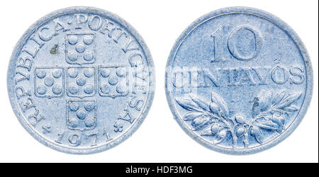 Aluminium 10 Centavos 1971 Münze isoliert auf weißem Hintergrund, Portugal Stockfoto