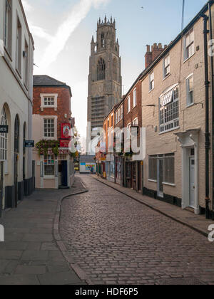 Church Street Boston Lincolnshire zu St Botolphs Kirche oder Boston Stump im Abendlicht Stockfoto