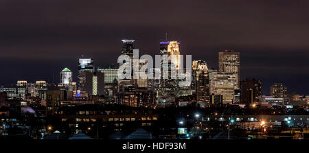 Die Innenstadt von Minneapolis, Minnesota-Skyline bei Nacht. Stockfoto