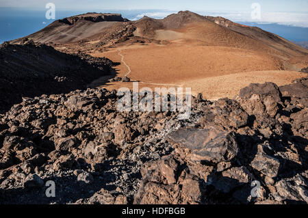 Weg durch erodierte Lavafeld und Vulkanlandschaft des Teide Vulkan Stockfoto