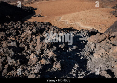 Weg durch erodierte Lavafeld und Vulkanlandschaft des Teide Vulkan Stockfoto