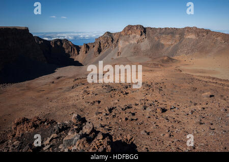 Weg durch erodierte Lavafeld und Vulkanlandschaft des Teide Vulkan Stockfoto