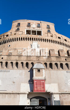 Rom, Italien - 31. Oktober 2016: Eintritt im Museum von Castel Sant Angelo (Burg des Heiligen Engels, Mausoleum des Hadrian) in Rom. Das Grab von th Stockfoto